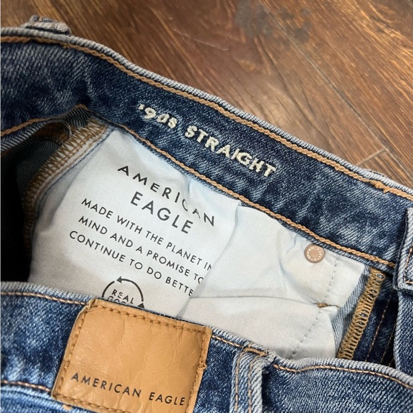 American Eagle 90’s Straight Leg Jean SZ 2 Short - Picture 4 of 5